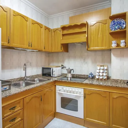2 Bedroom Gorgeous In Apartment *