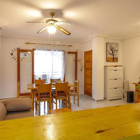 2 Bedroom Gorgeous In Apartment *