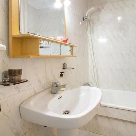 2 Bedroom Gorgeous In Торевьиа